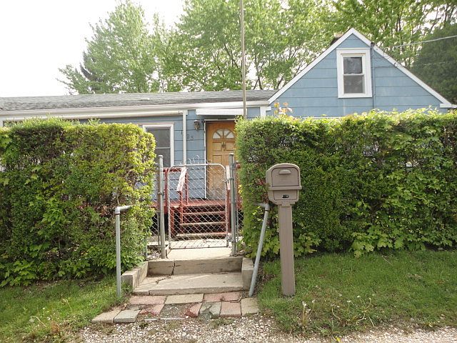 1st image of 34 E Clarendon Dr