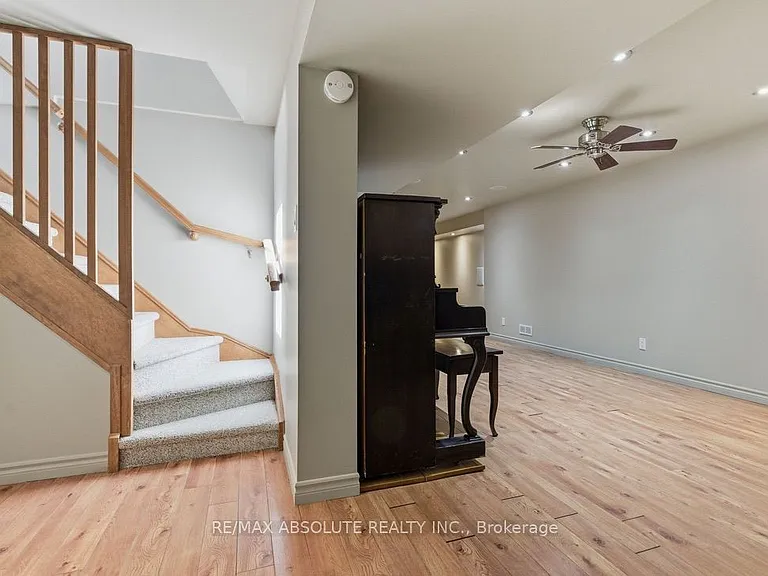 10 Elma St — Photo 12