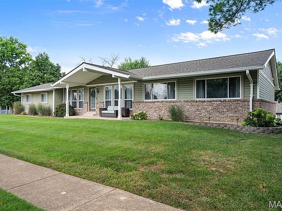 2nd image of 819 Big Bend Woods Dr