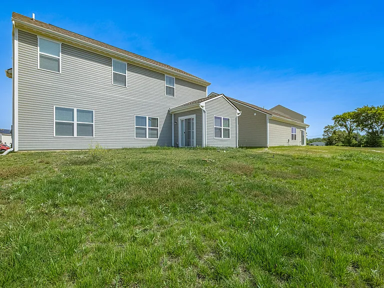 4000 Summit Ct — Photo 30