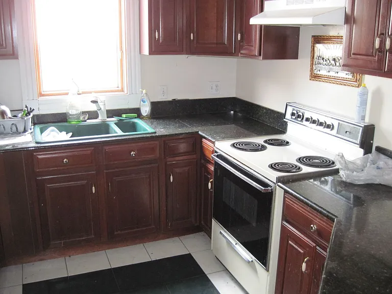 2609-11 N. Maryland Ave. — Photo 9