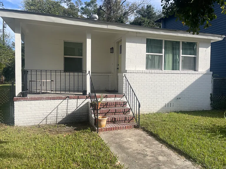 2202 Harden St — Photo 16