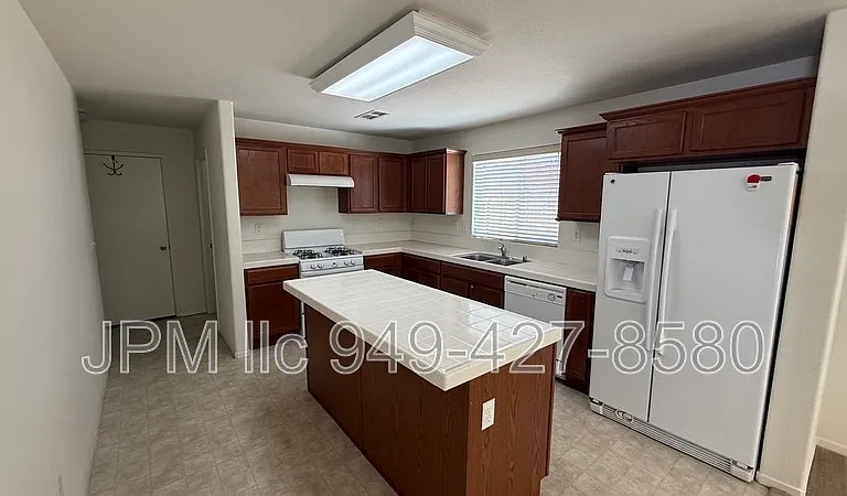 330 Bulluno Dr — Photo 4