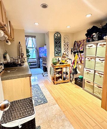 3rd image of 321 W 30th St APT 3RW