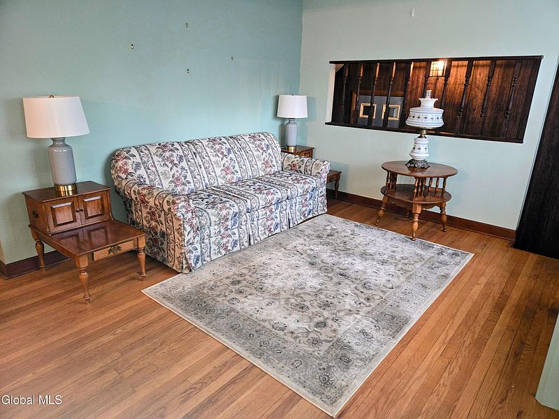 4th image of 1008 Peter Road