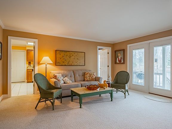 3rd image of 733 Wexford Way