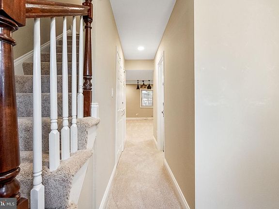 3rd image of 86 Sugarland Run Dr