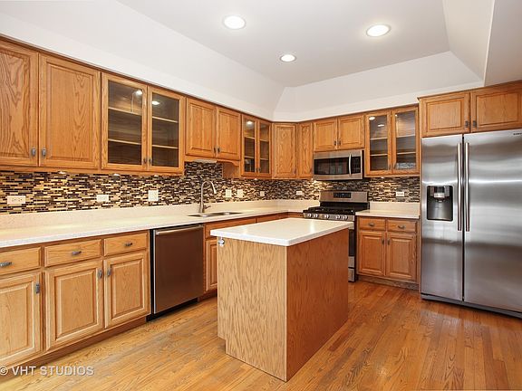 3rd image of 915 Westfield Ln