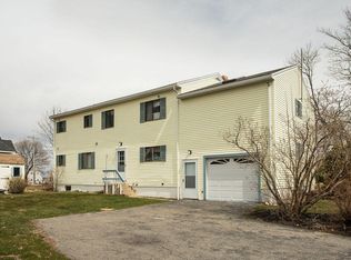 670 York St, York, ME 03909