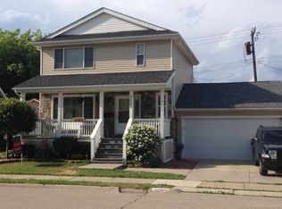 22965 Pleasant St, Saint Clair Shores, MI 48080