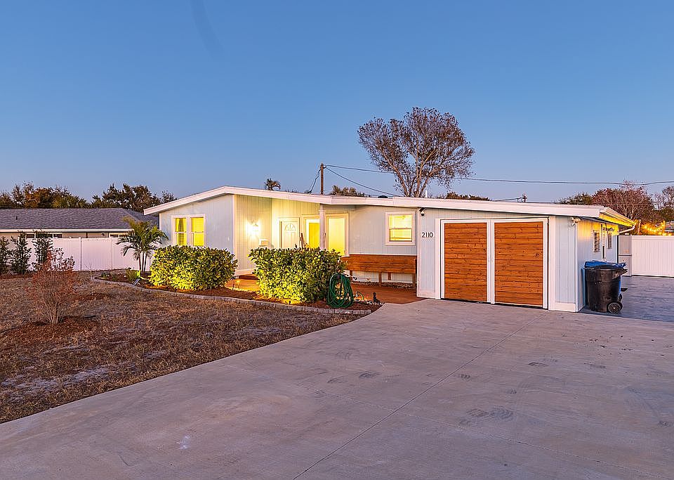 1st image of 2110 Alcazar Way S