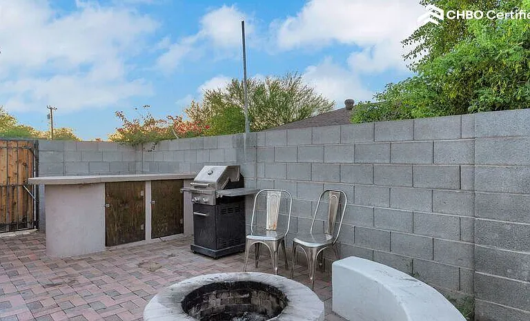 1715 N Whittier Dr — Photo 22