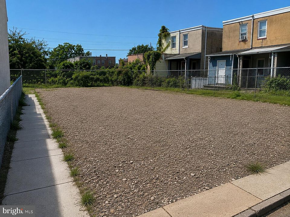 2nd image of 905 Douglass St