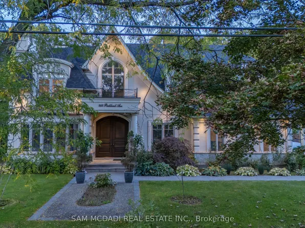 883 Parkland Ave, Mississauga, ON L5H 3G9