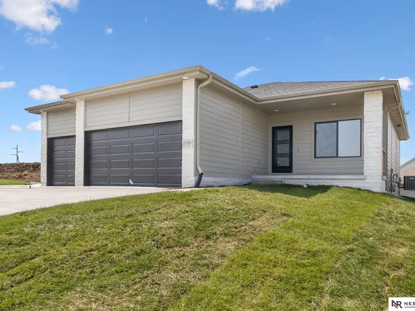 12206 S 113th St, Papillion, NE 68046