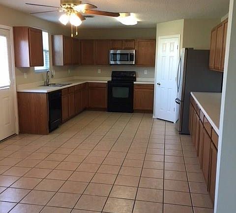 3rd image of 520 Riverflat Dr