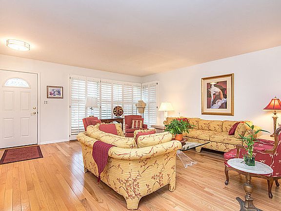 3rd image of 9527 Oriole Ave