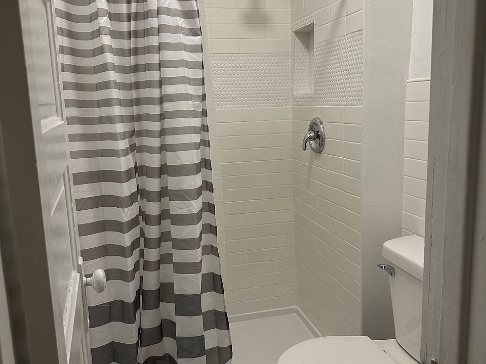 2nd image of 302 6th St #302