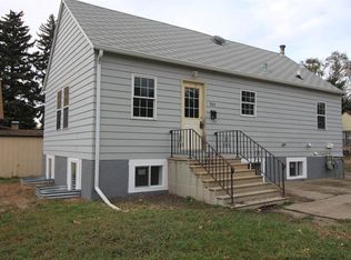 905 8th St NE, Minot, ND 58703