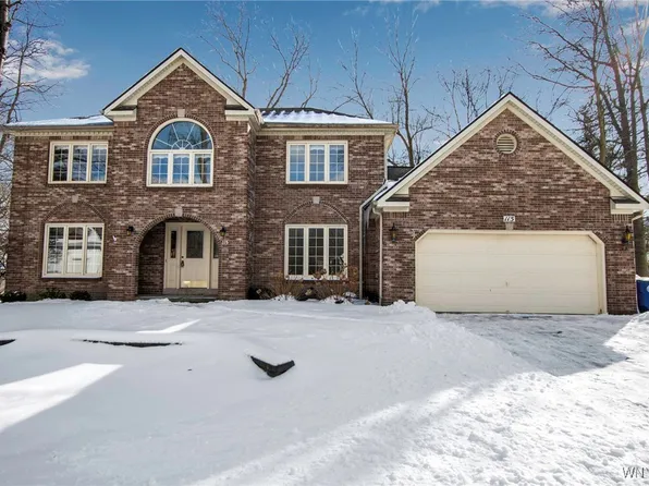 115 Blue Heron Ct, East Amherst, NY 14051