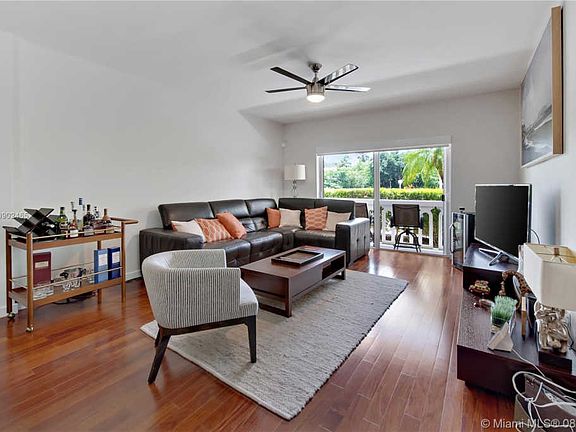 3rd image of 100 Edgewater Dr APT 119