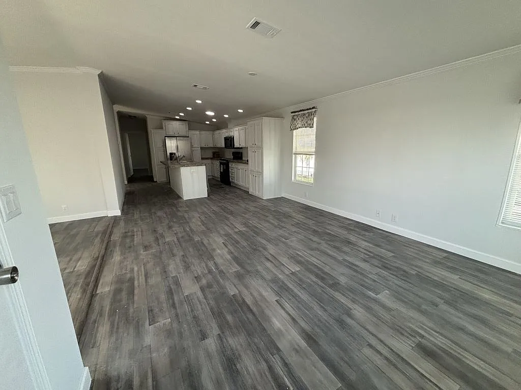 3 bed, 2.0 bath, 1459 sqft, $1,599 — Photo 2