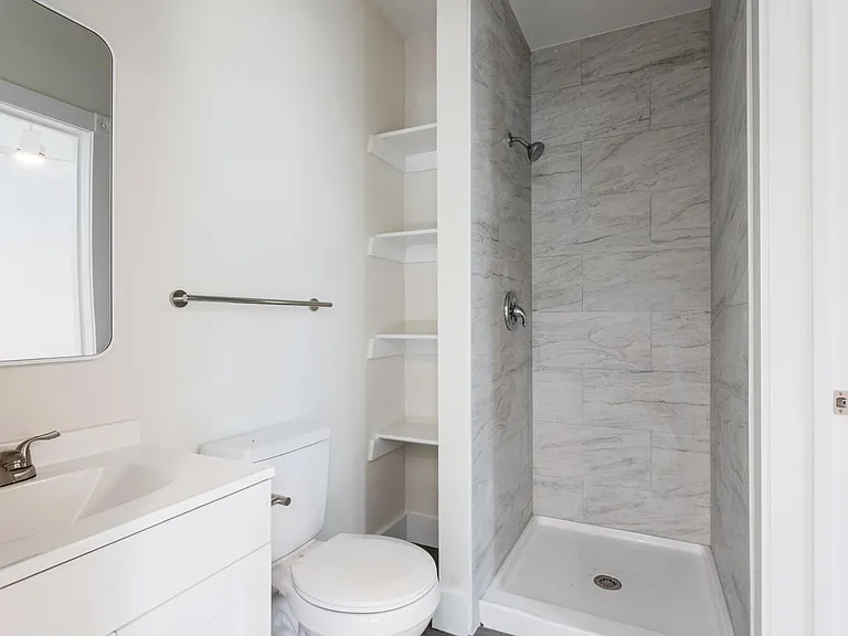 102 W Texas St #1 — Photo 2
