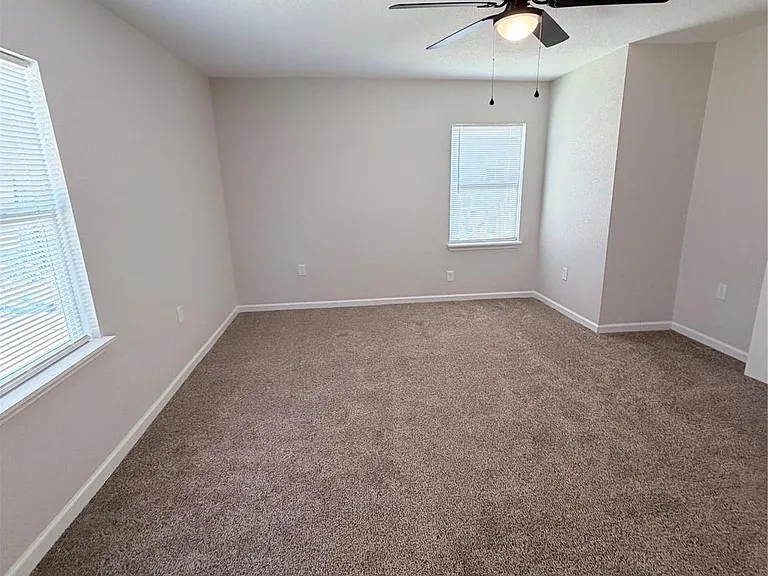 2915 Creston Dr — Photo 18