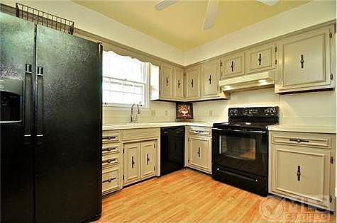 4th image of 715 Hillbrook Dr