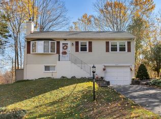 18 Sylvan Dr, Ridgefield, CT 06877