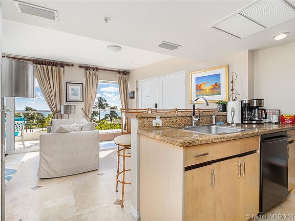 5th image of 510 Ocean Dr #500