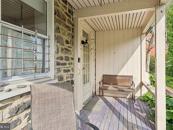 5th image of 710 Puritan St