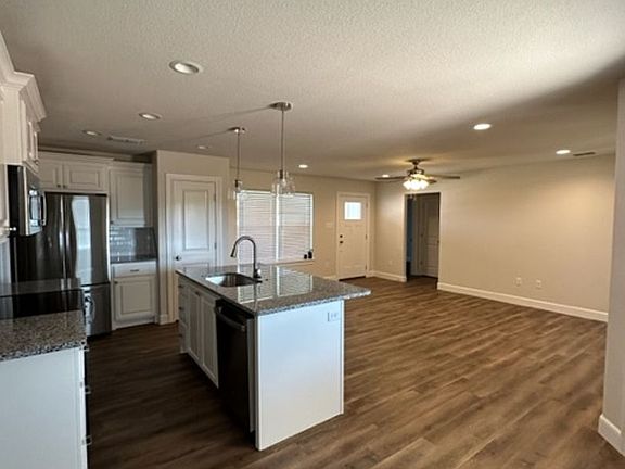 3rd image of 1613 Sweetwater Ln