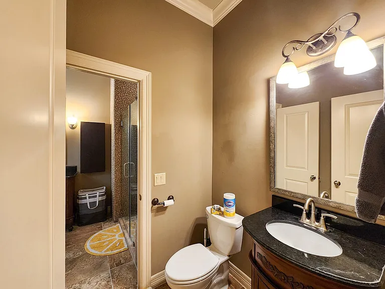 2510 Travis St #105 — Photo 6