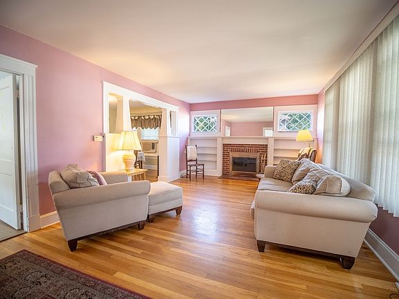5th image of 54 Sycamore St