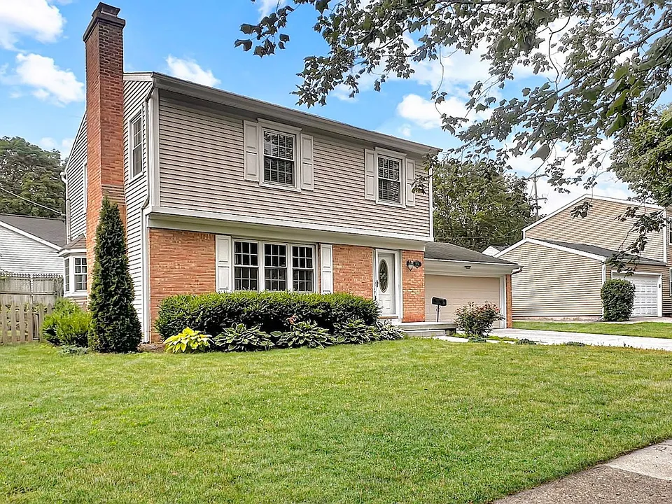 2236 Elmwood Dr SE