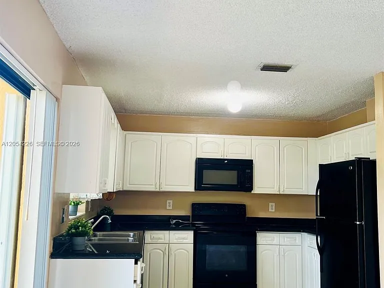 4613 NW 91st Ave — Photo 7