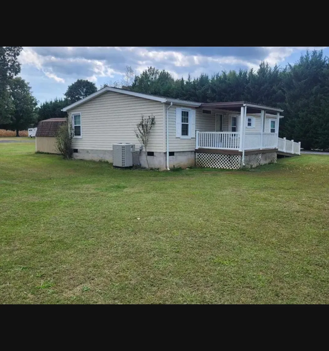 3 bed, 1152 sqft, $1,900 — Photo 1
