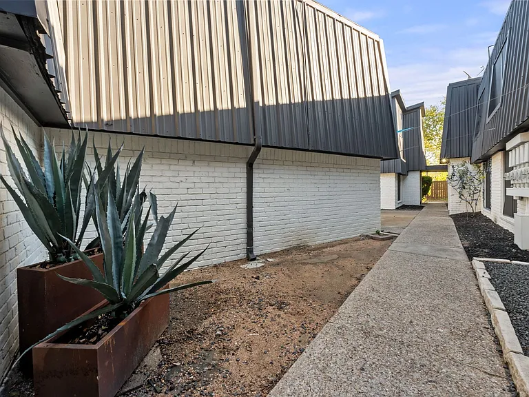 Magnolia Flats — Photo 25