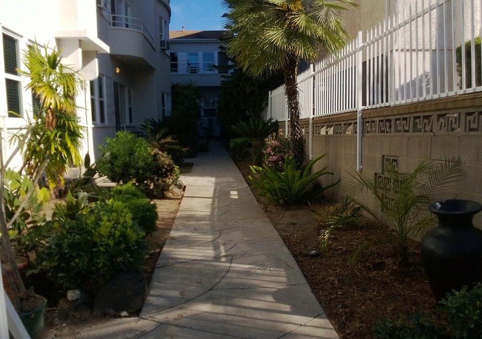 1st image of 215 West Lomita Ave