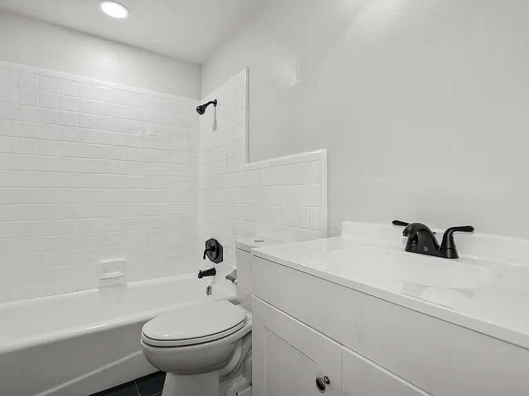 521 W Houston St — Photo 6