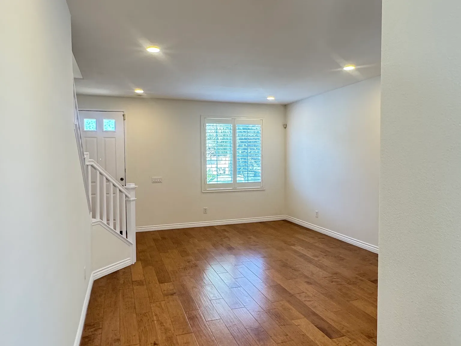 6 bed, 4.5 bath, 3270 sqft, $7,895 — Photo 3