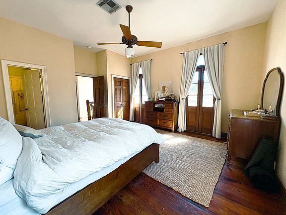 4th image of 1433 Constance St