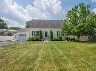 20 Hunters Crossing Dr, Coventry, RI 02816