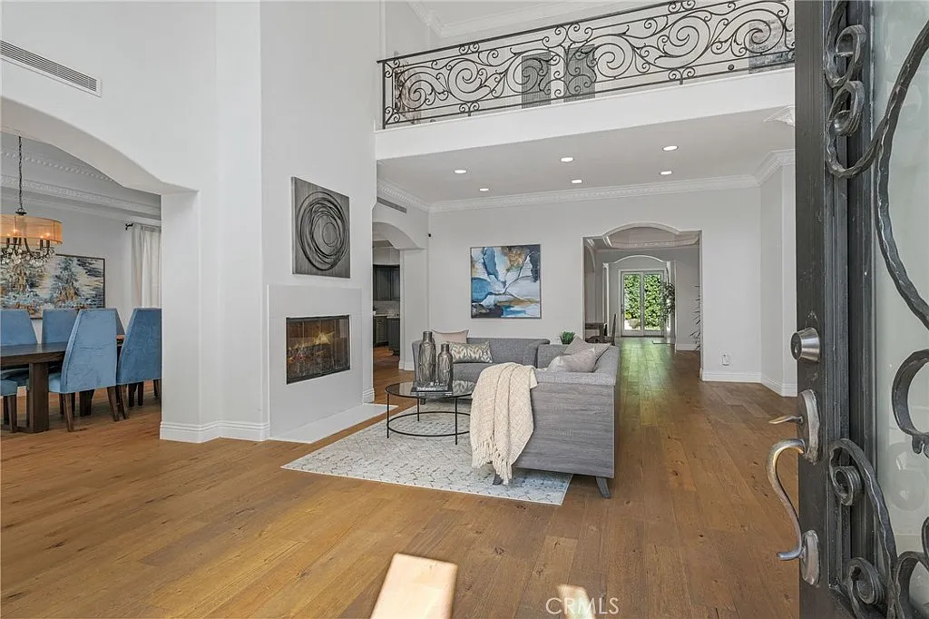 6 bed, 5372 sqft, $14,950 — Photo 4