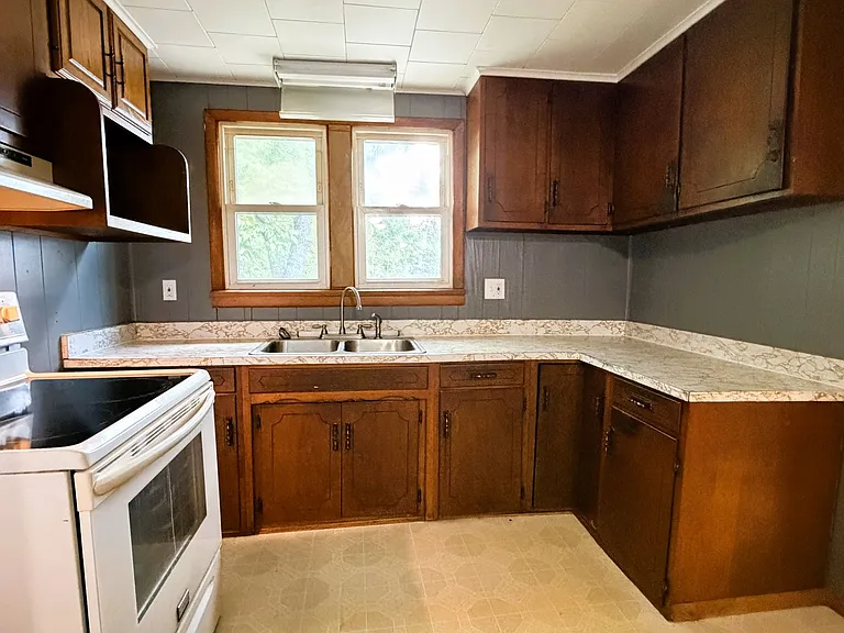 102 Church St — Photo 13