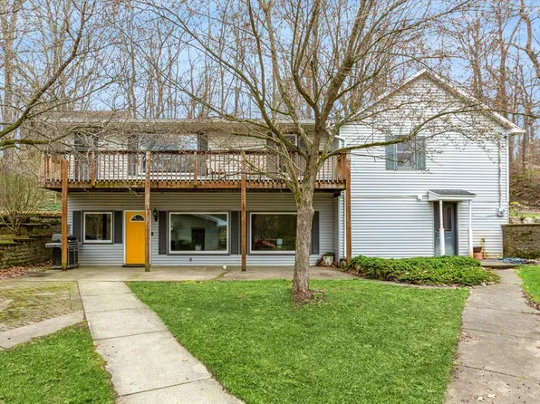 5901 Carmody Rd, Coloma, MI 49038