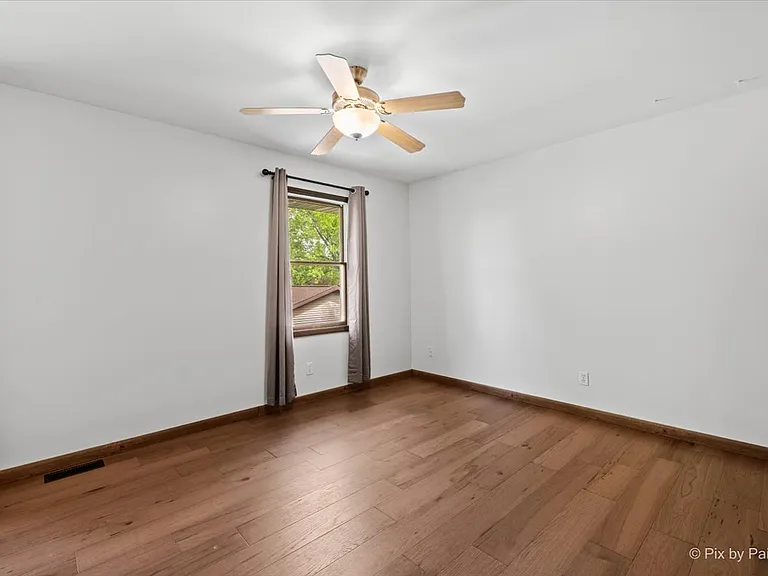702 N View St — Photo 16