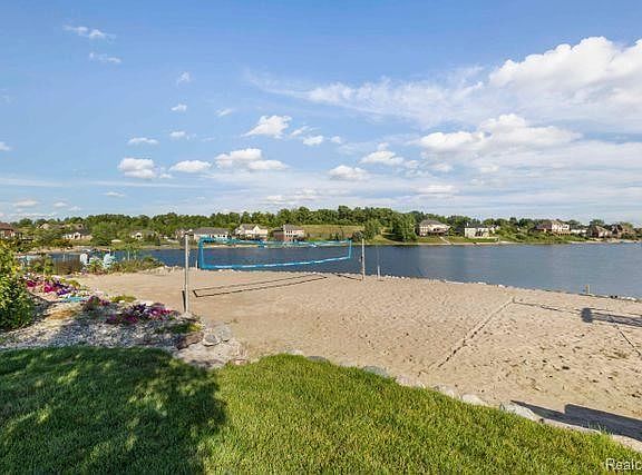 2nd image of 1320 Glass Lake Cir