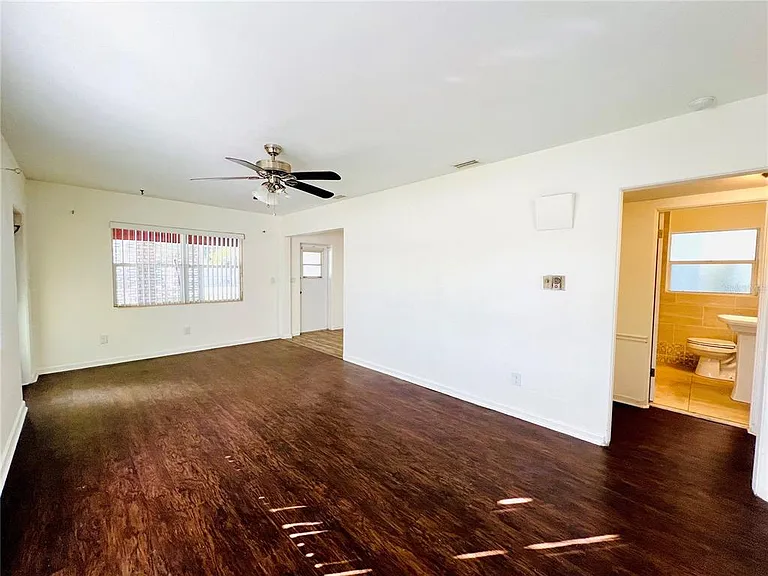 501 Avenue G SE #A — Photo 6